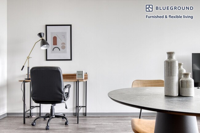 Foto del edificio - 2340 N California Ave