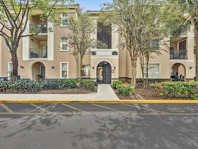 Foto del edificio - 2433 Centergate Dr