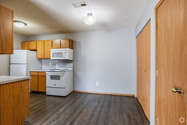 2 habitaciones, 2 baños - 900 pies cuadrados - Comedor - Mountain Boulevard