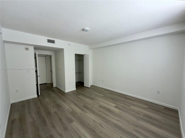 Foto del edificio - 18800 NE 29th Ave