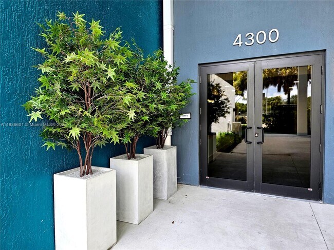 Foto del edificio - 4400 Sunrise Blvd