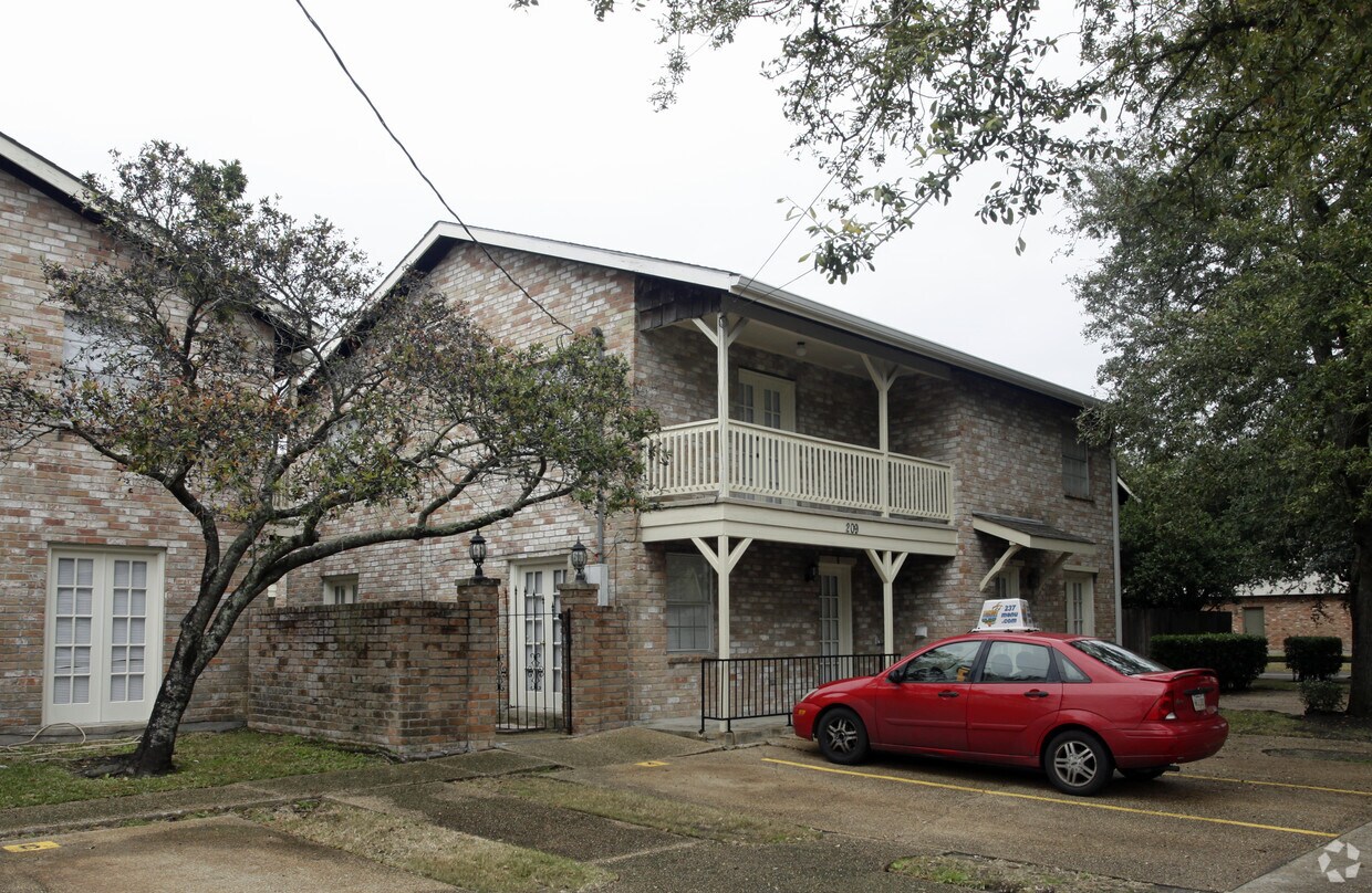 Primary Photo - 209 Pine St