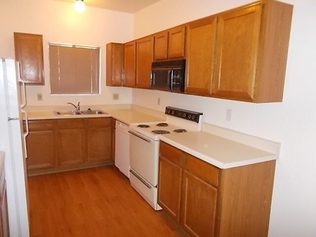 Building Photo - 20 E Mills Dr