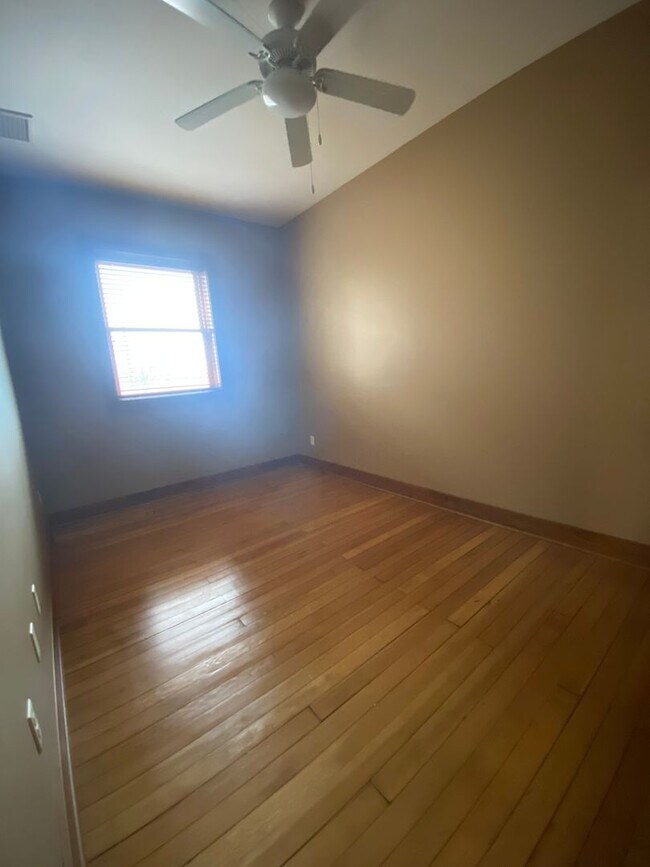 Foto del edificio - One Bedroom Apartment