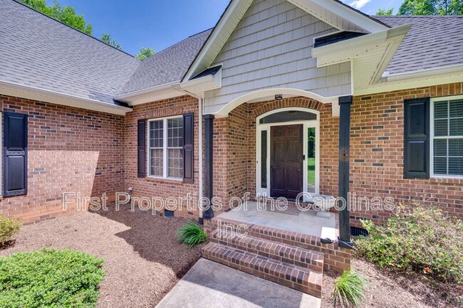 Foto del edificio - 646 Harper Davis Rd