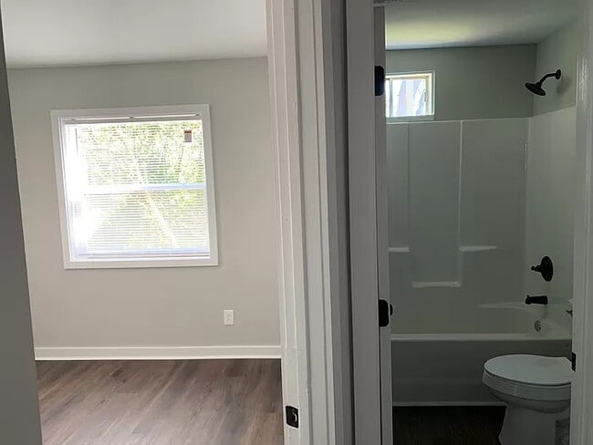 Building Photo - Renovated Downtown Apartment