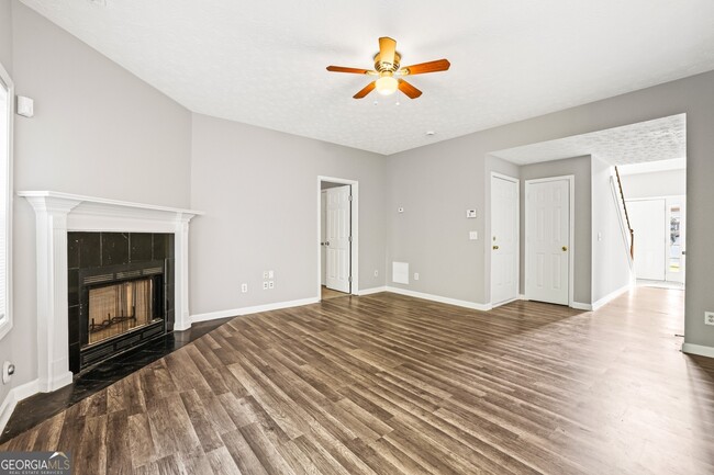 Building Photo - 2364 Fallbrook Ct
