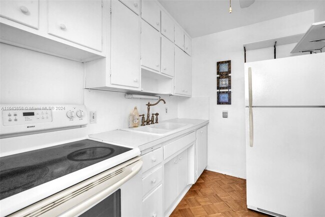 Foto del edificio - 2400 NE 9th St