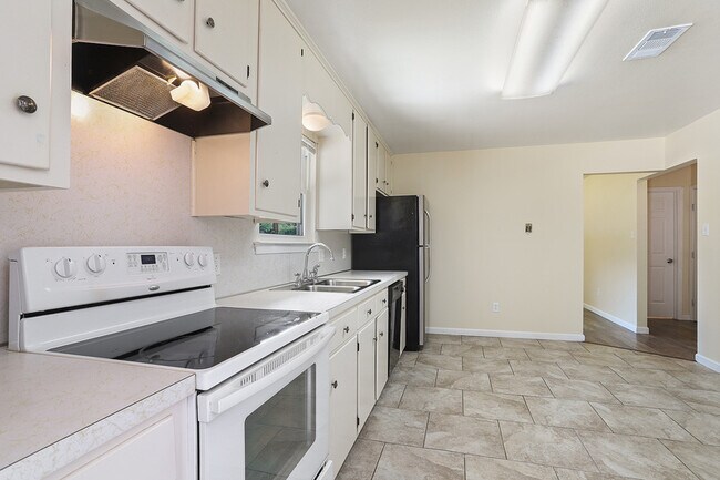 Foto del edificio - 4660 Lane Ave