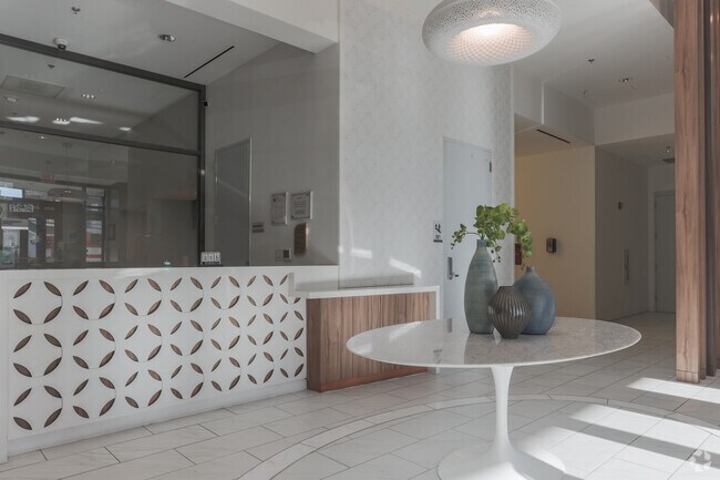 Foto del vestíbulo - The Bonifant - Apartments for Seniors 62+