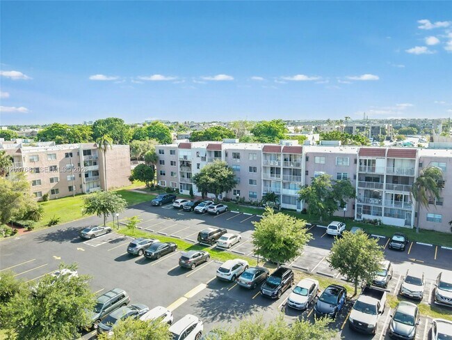 Foto del edificio - 8405 NW 8th St