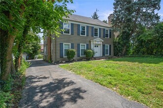 Building Photo - 3595 Glencairn Rd