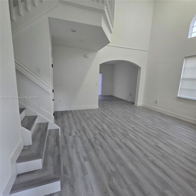 Building Photo - 4276 NE 26th Ct