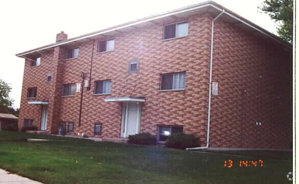 Primary Photo - 2355 N Lewis Ave