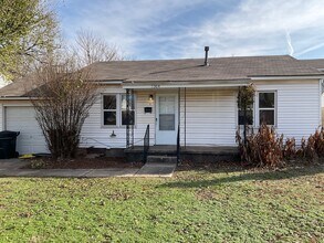 Building Photo - 2304 Doris Ave