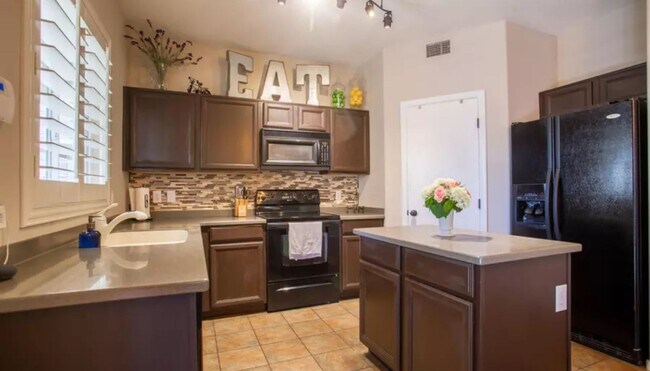 Building Photo - 3 BEDROOM IN TRAMANTO