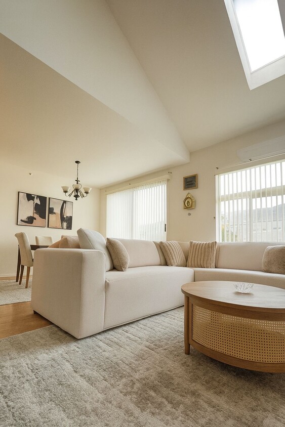 Primary Photo - 1142 E Wilson Ave