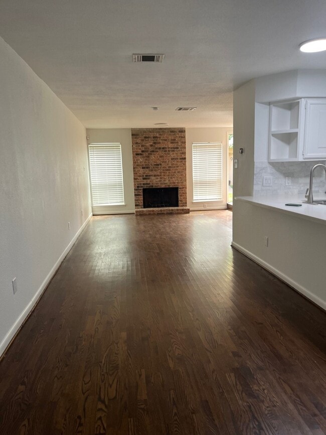 Building Photo - 2517 Bering Dr