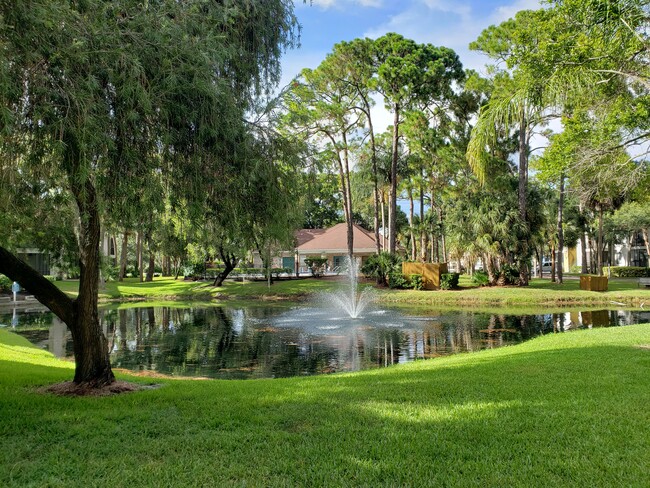 Foto del edificio - Cimarron Lake Apartments