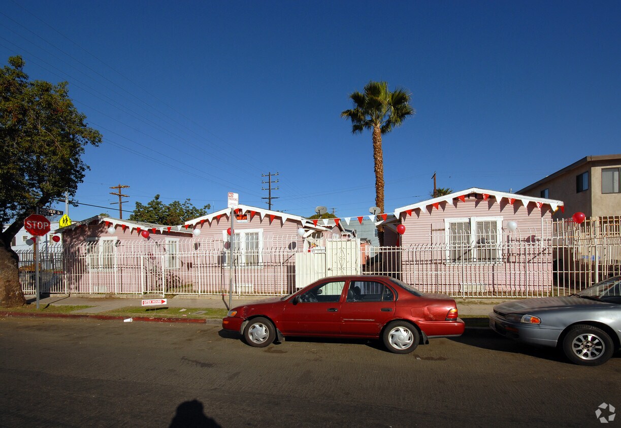 Foto del edificio - 4214 S Hoover St