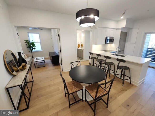 Foto del edificio - 8610 Evergreen Pl