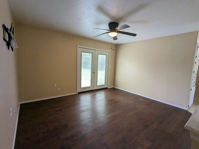 Foto del edificio - 1404 Heather Ln