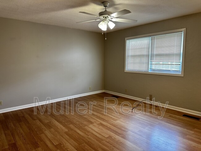 Photo - 1923 Ridgecrest Dr House