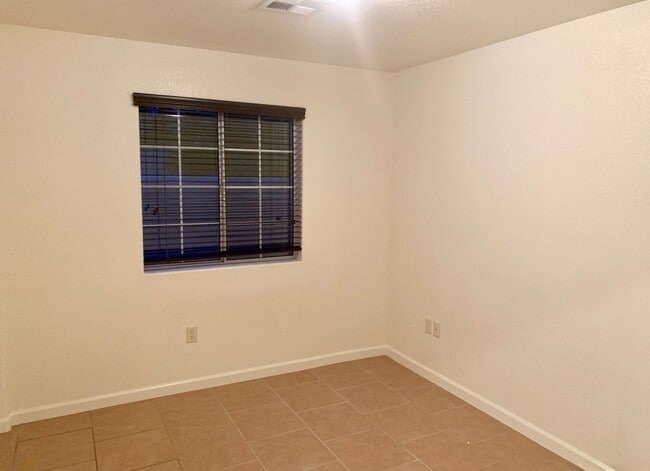 Building Photo - San Luis AZ Home with Large Fenced Lot - 4 Bedroom 2 Bath