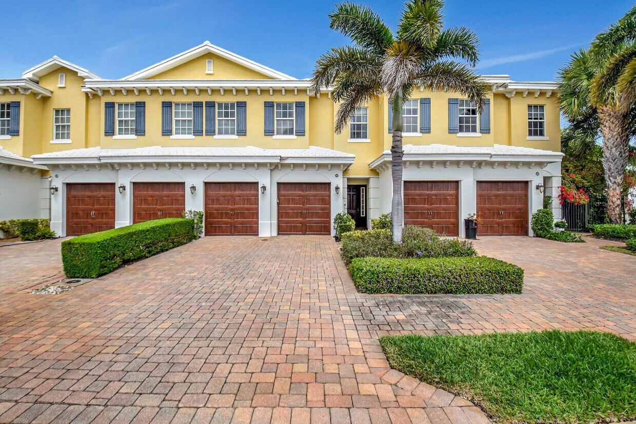 Primary Photo - 205 Mariner Ct