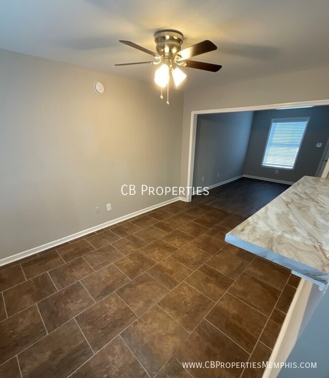 Building Photo - 1 Month Free Rent!