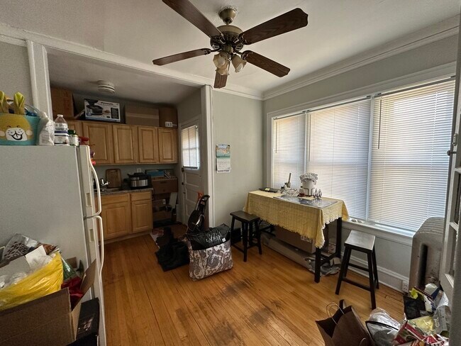 Foto del edificio - 1447 W Carmen Ave