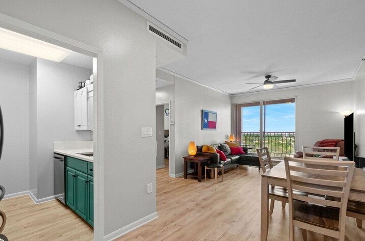 Foto principal - 1 Towers Park Ln