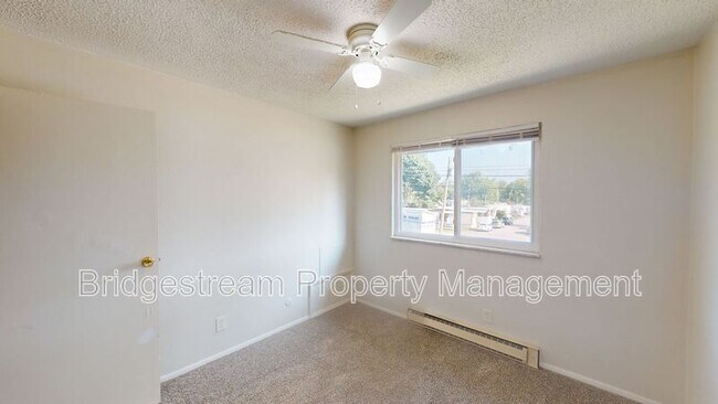 Foto del edificio - 4664 Burkhardt Ave