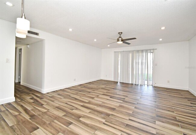 Foto del edificio - 3057 Aaron Burr Ave