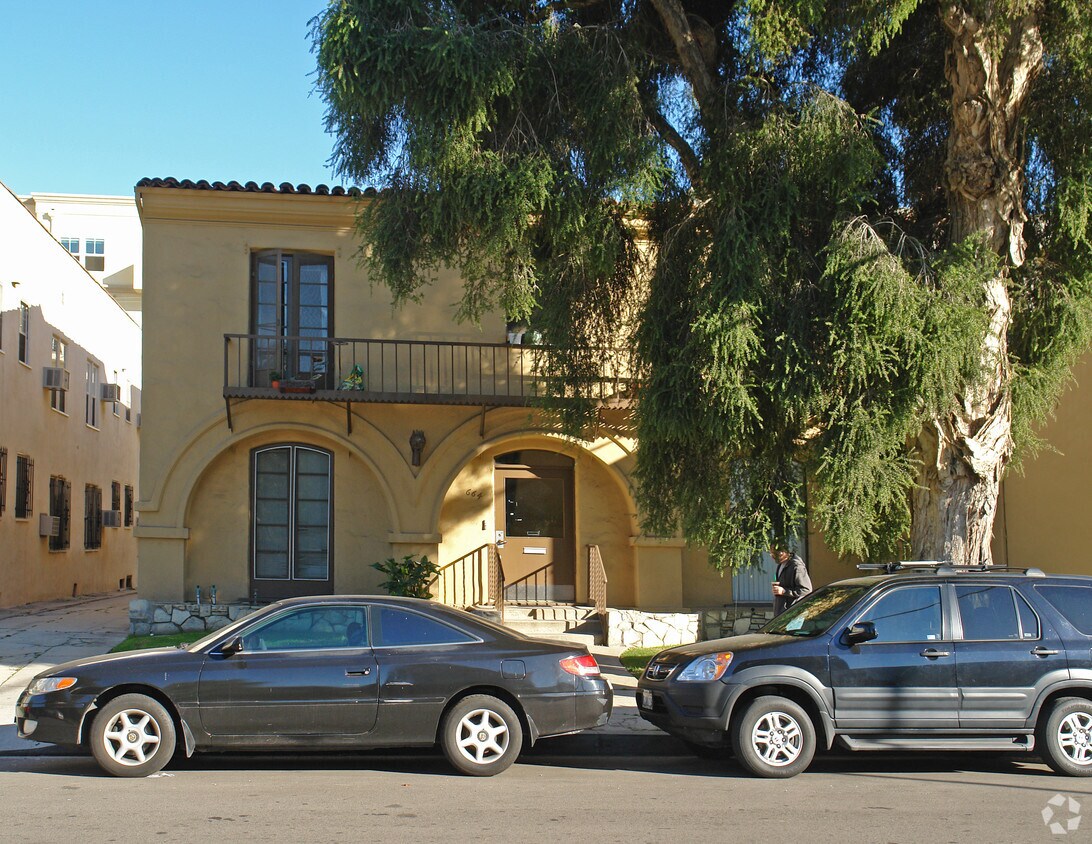 Building Photo - 664 S Cloverdale Ave