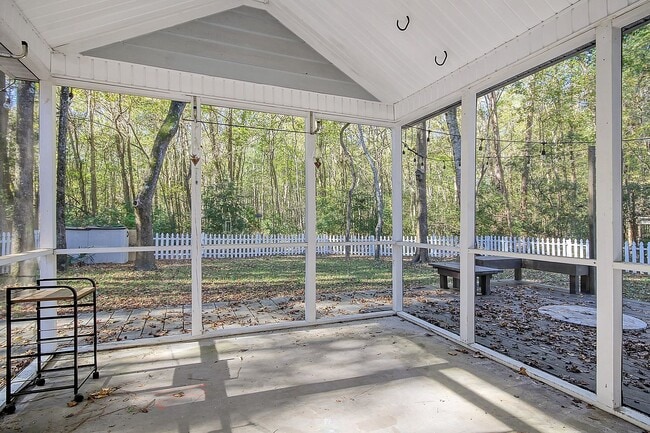 Building Photo - 1785 Hickory Knoll Way