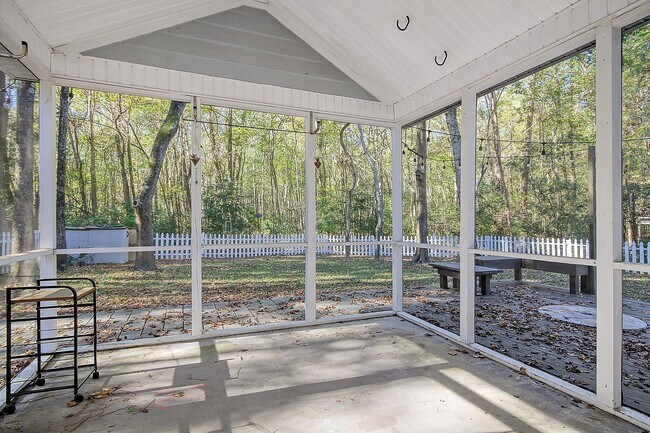 Foto del edificio - 1785 Hickory Knoll Way