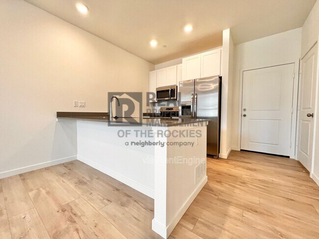 Building Photo - 5479 Euclid Ct