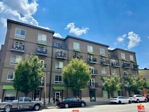 Building Photo - 830 E Main St