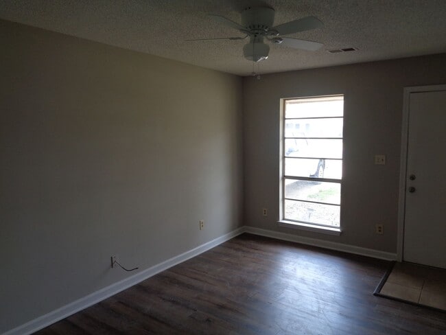 Building Photo - 5147 Karen Dr