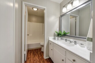 Traditional Classic 1x1 Bathroom - Fayette Arms Apartments