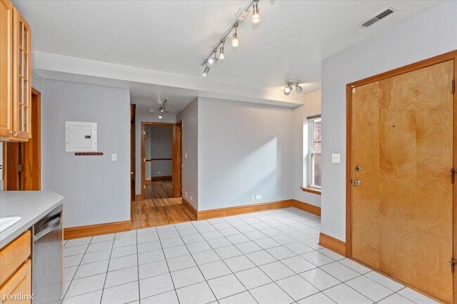 Building Photo - 2 br, 2 bath Condo - 915 W Sunnyside Ave
