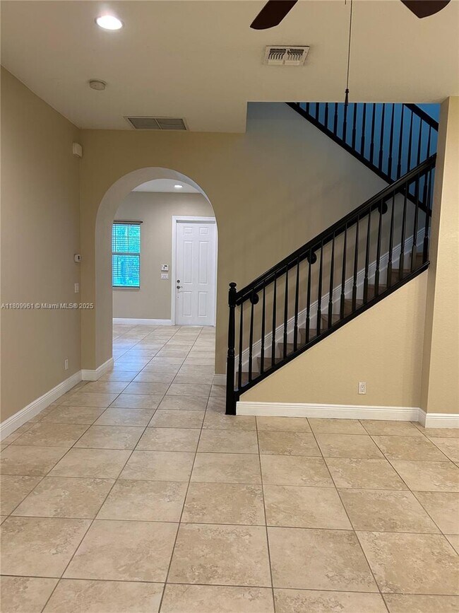 Foto del edificio - 12049 NW 83rd Pl