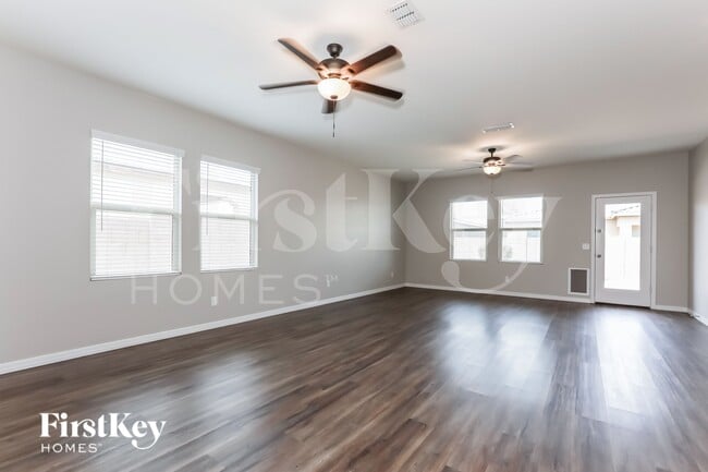 Building Photo - 310 W Powell Dr