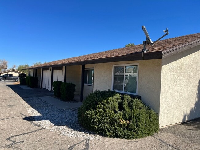 Building Photo - 784