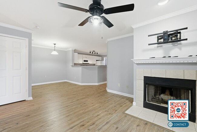 Building Photo - Beautiful Top-Floor Condo in the Heart of Bluffton