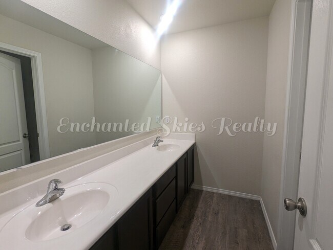 Foto del edificio - 3517 Wild Horse Rd NE