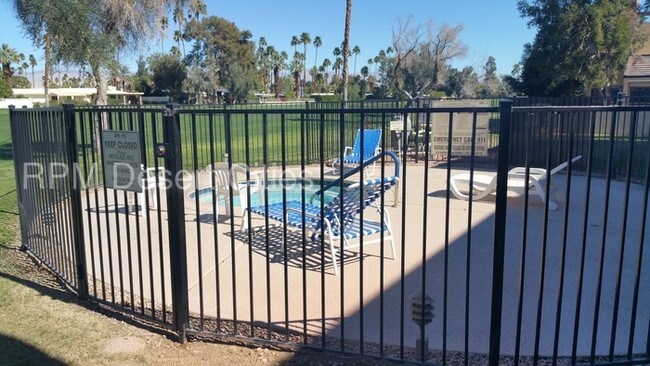 Foto del edificio - Great Golf Course Condo
