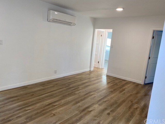 Building Photo - 1533 N Van Ness Ave