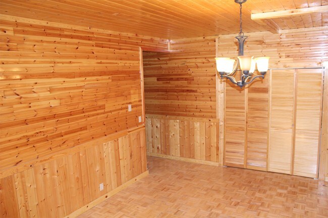 Building Photo - 127 Mountain View Dr